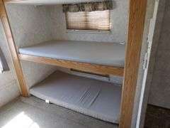 H-921 2004 Keystone Cougar Travel Trailer