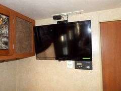 H-922 2015 Wildwood 24' Travel Trailer