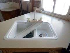 H-921 2004 Keystone Cougar Travel Trailer