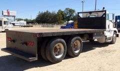 H-476 1997 Freightliner Truck