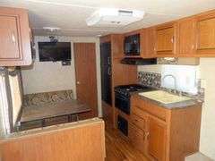 H-922 2015 Wildwood 24' Travel Trailer