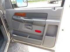 H-462 2006 Dodge Ram 2500 4X4 Flatbed Pickup
