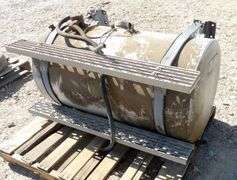 H-117  Semi Fuel Tank with Steps