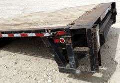 H-787 Flatbed W/ Lift Gate