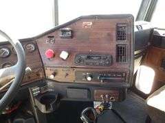 H-476 1997 Freightliner Truck