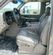 H-1149 2006 Chevy 3500 4X4 Flatbed Diesel Pickup