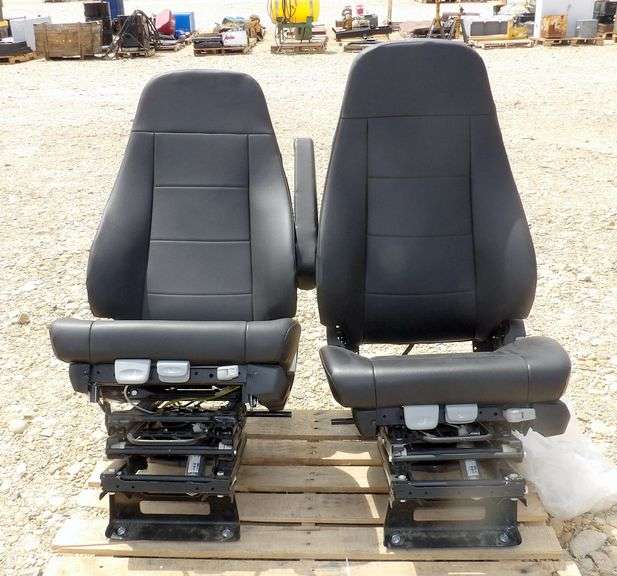 H-1156  Freightliner Trucks Seats (2)