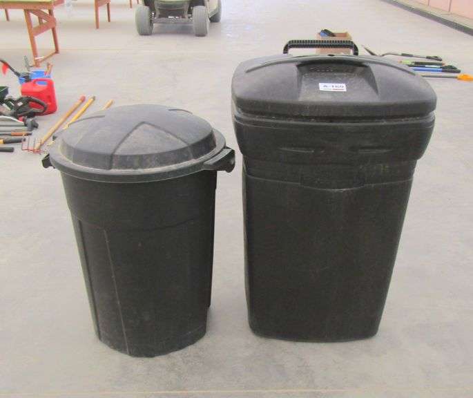 A-160 Trash Cans (2)