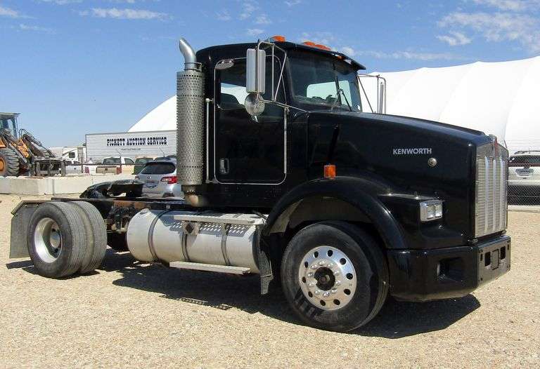 H-1380 2005 Kenworth T800 4X2 Truck Tractor