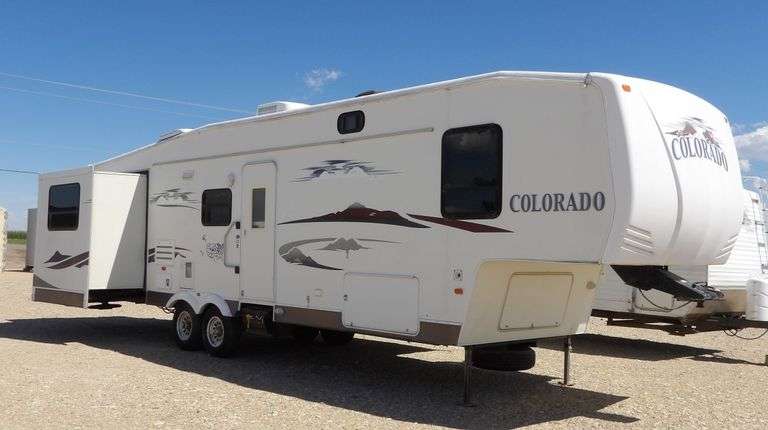H-1097 2006 Thor Colorado Travel Trailer