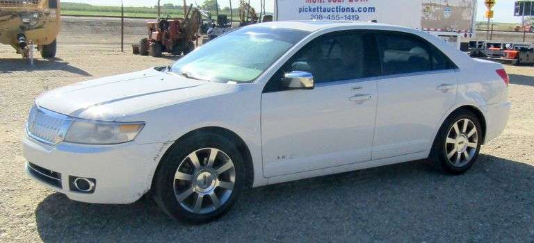 H-1233 2008 Lincoln MKZ