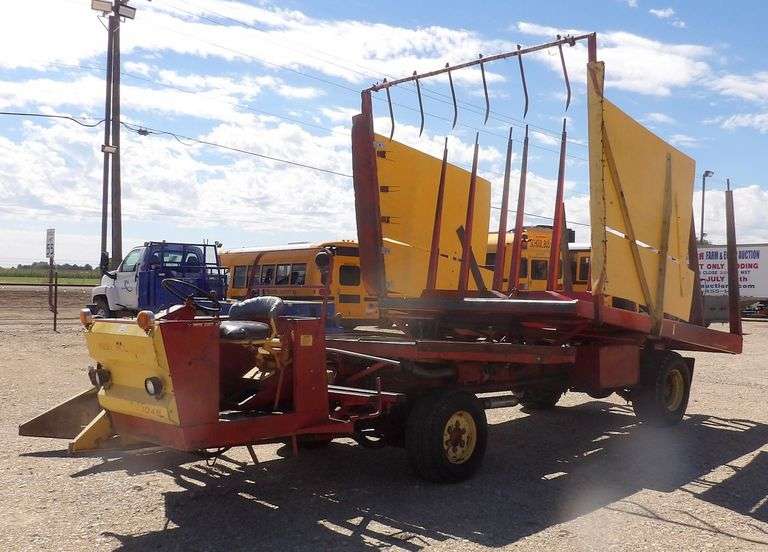 H-1180 New Holland 1049 Bale Wagon