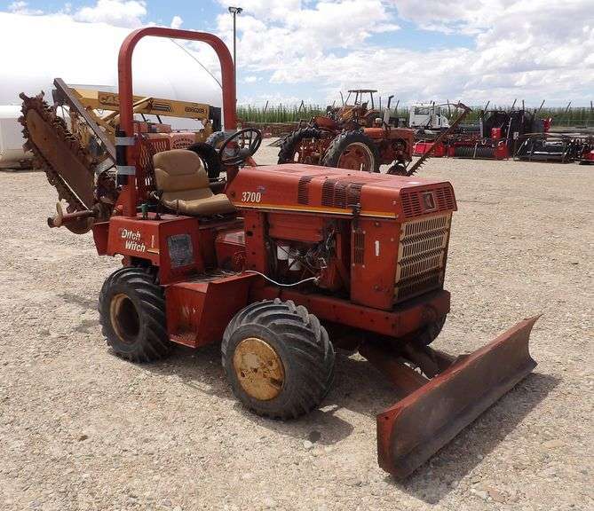 H-1207 2003 Ditch Witch 3700DD Trencher