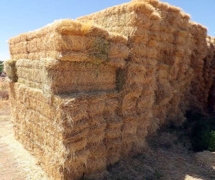 H-1283 Hay Bales (260)