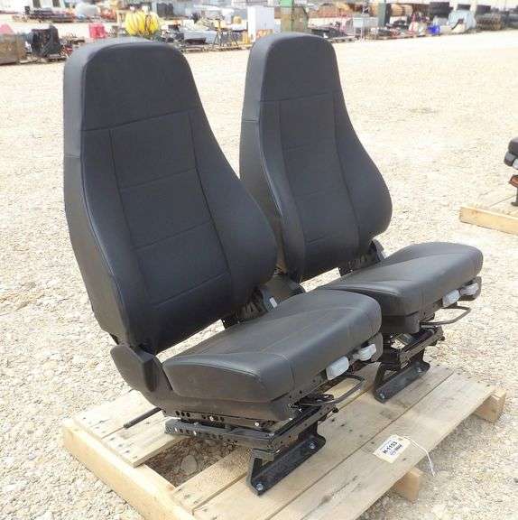 H-1153 Freightliner Truck Seats (2)