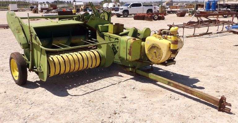 H-1317  John Deere 214T Baler