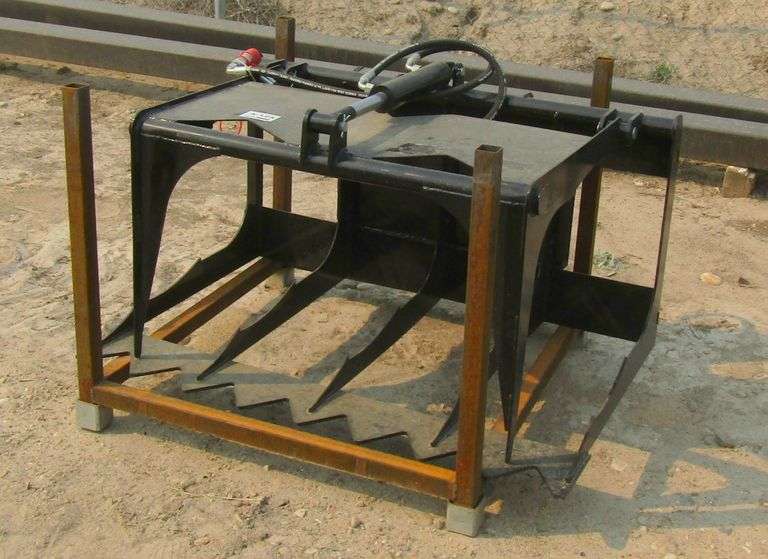 A-125 GIYI Mini Skid Steer Grapple