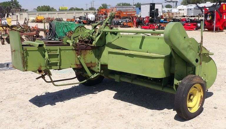 H-1317  John Deere 214T Baler