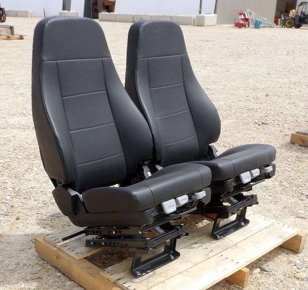 H-1154  Freightliner Truck Seats (2)