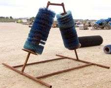 H-1414 Cattle Scratcher