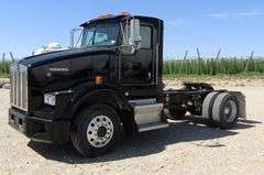 H-1380 2005 Kenworth T800 4X2 Truck Tractor