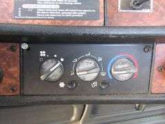 H-1380 2005 Kenworth T800 4X2 Truck Tractor