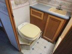 H-1374 1997 Fleetwood Southwind Storm RV