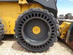 H-1279 John Deere 318G Skid Steer Loader