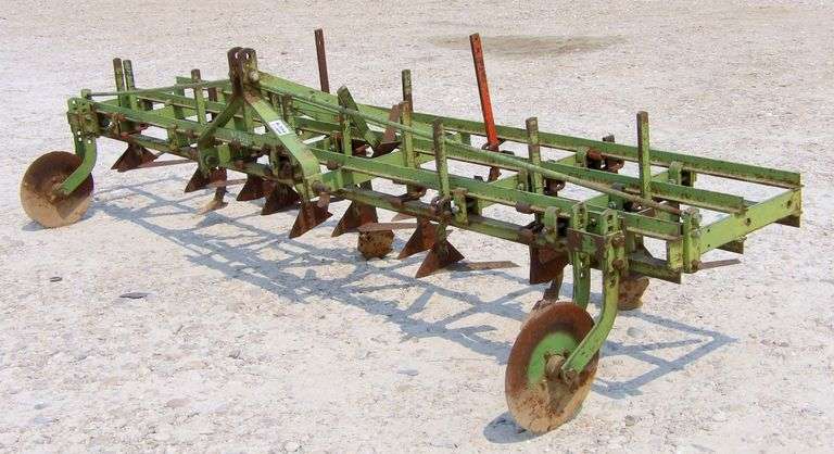 A-334 John Deere Cultivator