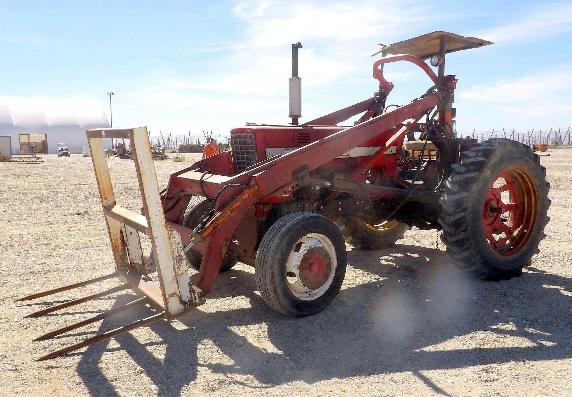 Z-100 International F656 Tractor
