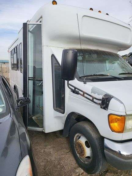2005 FORD E-450