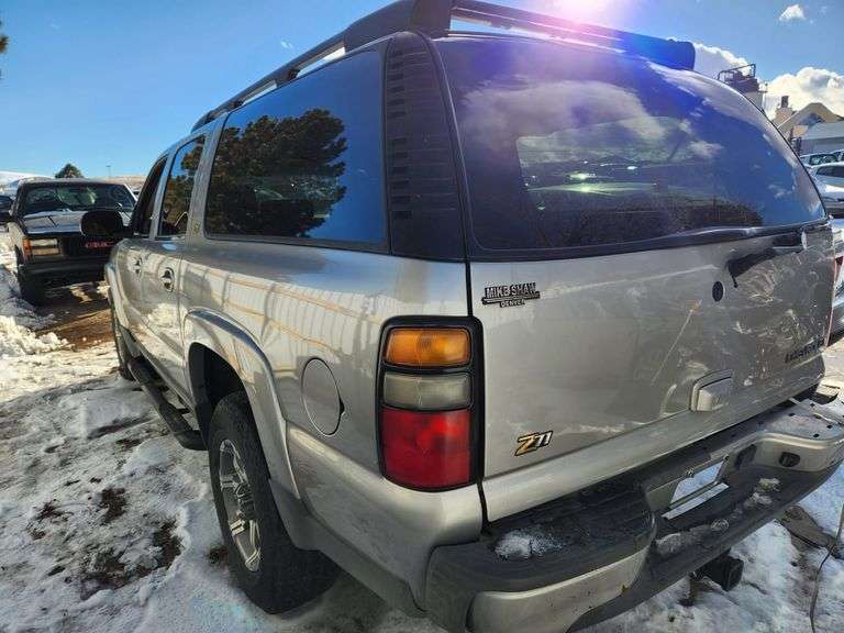 Salvage Title- 2004 CHEVROLET SUBURBAN