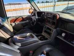 Salvage Title- 2004 CHEVROLET SUBURBAN