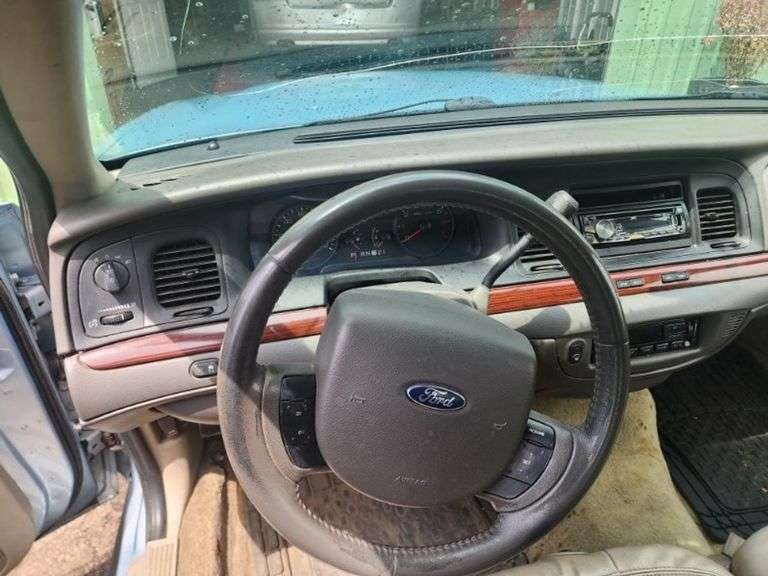 2011 FORD CROWN VICTORIA