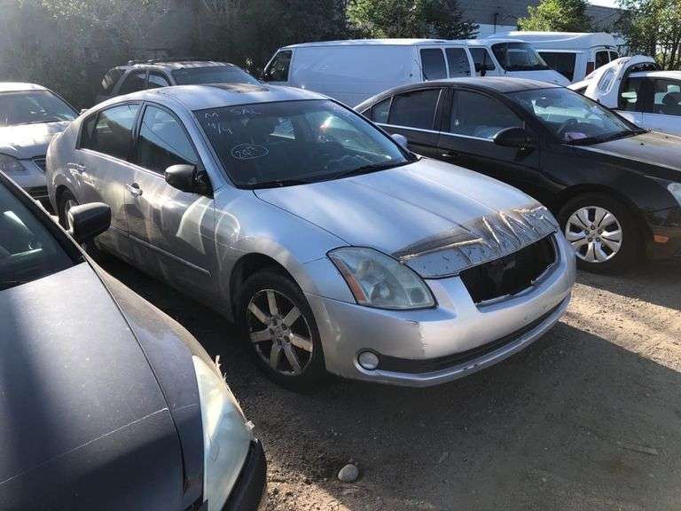 2004 NISSAN MAXIMA