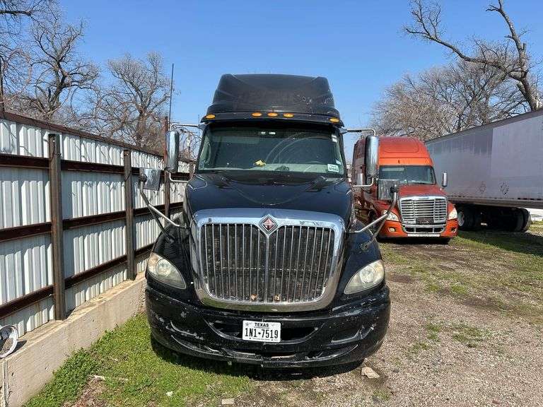 2010 INTERNATIONAL LF627
