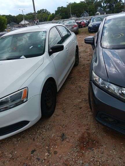 DERELICT -PARTS ONLY - 2011 VOLKSWAGEN JETTA