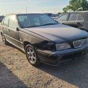 2000 VOLVO S70