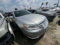 2011 CHRYSLER 200