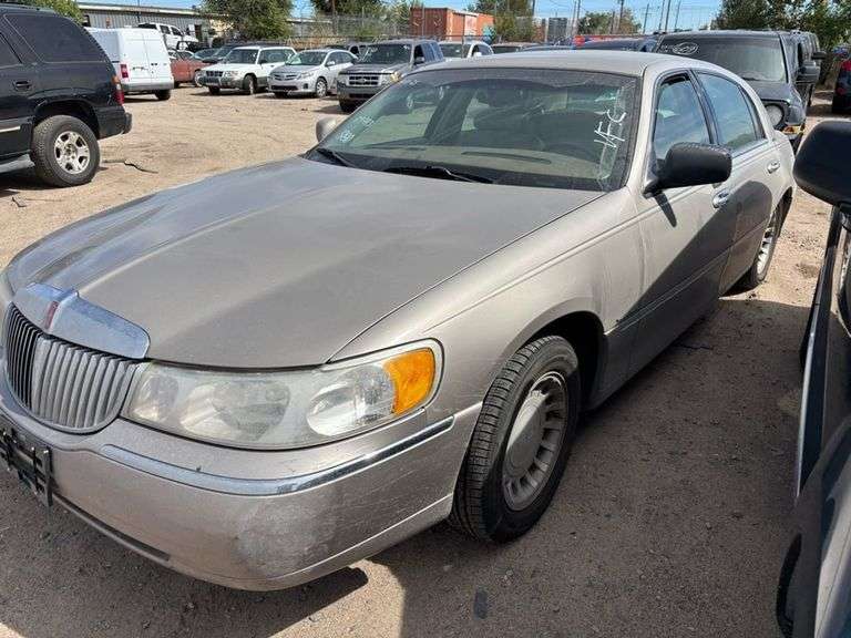 Title - 2001 LINCOLN  TOWN CAR