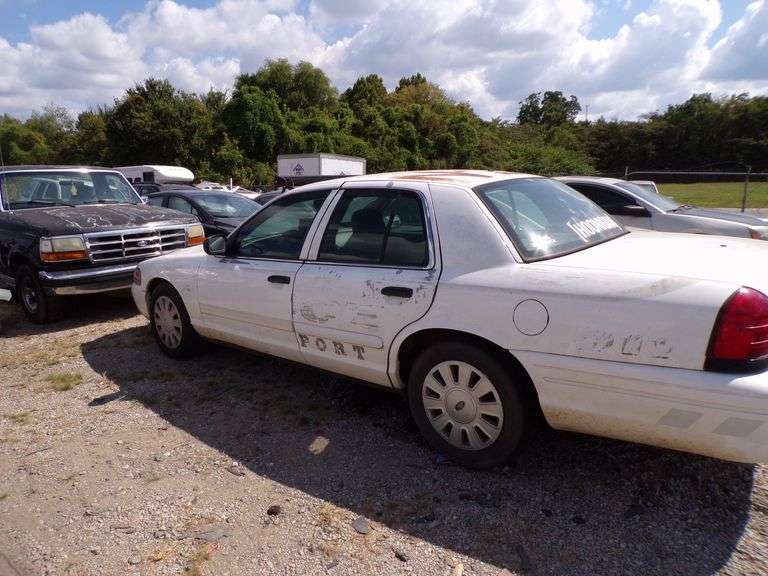 2010 FORD CROWN VICTORIA