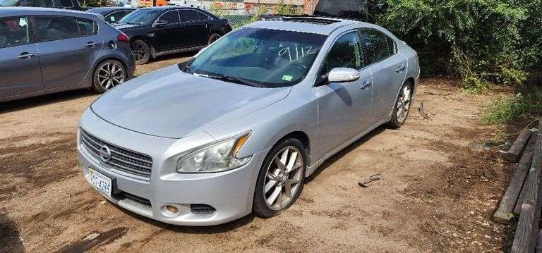 2010 NISSAN  MAXIMA