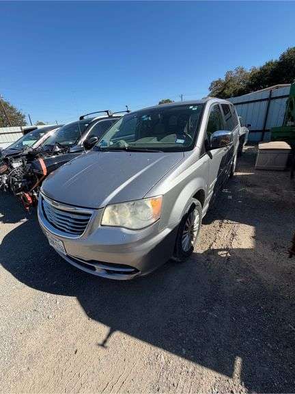 2013 CHRYSLER TOWN AND COUNTRY