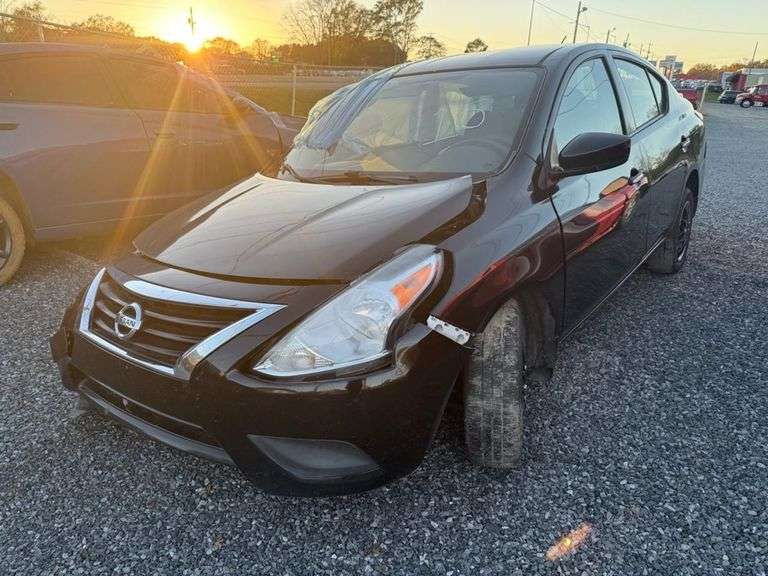 2016 NISSAN  VERSA