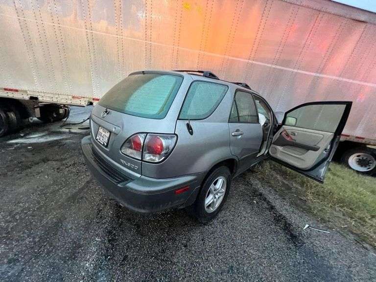 2001 LEXUS RX - Peak Auto Auctions