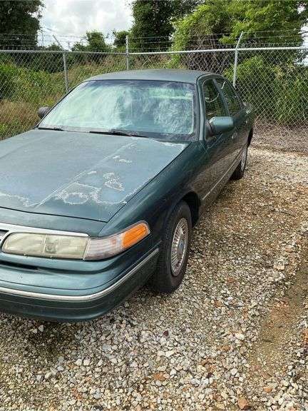 1996 FORD  CROWN VICTORIA
