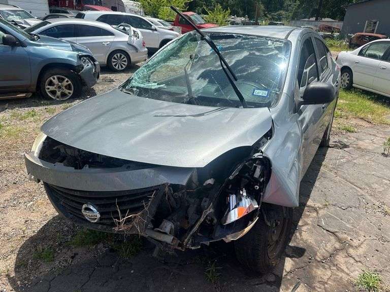 2014 NISSAN  VERSA