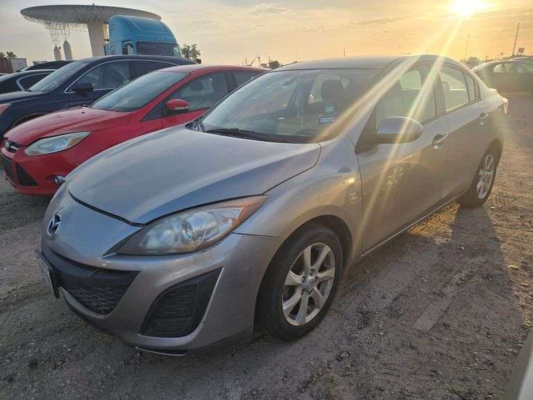 2011 MAZDA  MAZDA3