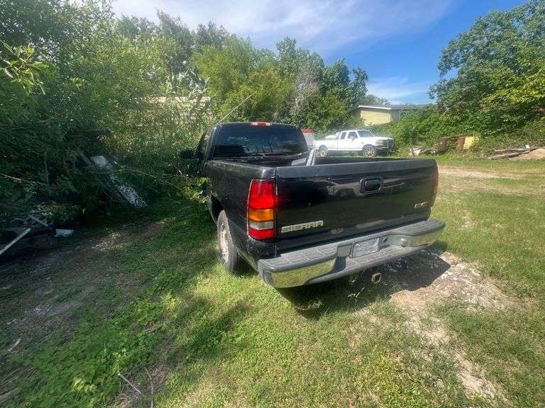 2004 GMC  SIERRA