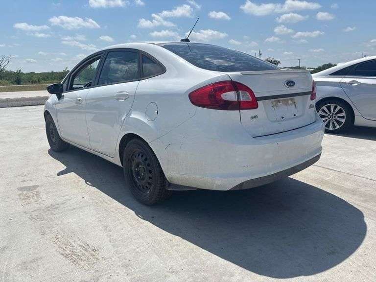 2011 FORD  FIESTA
